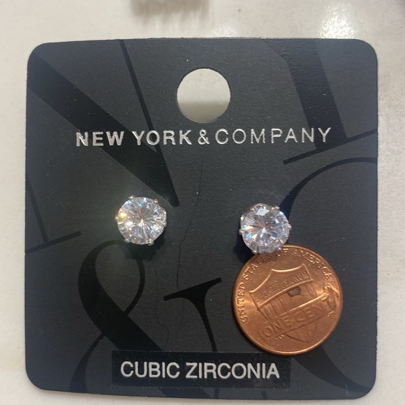Cubic Zirconia Stud earrings - Picture 2 of 2